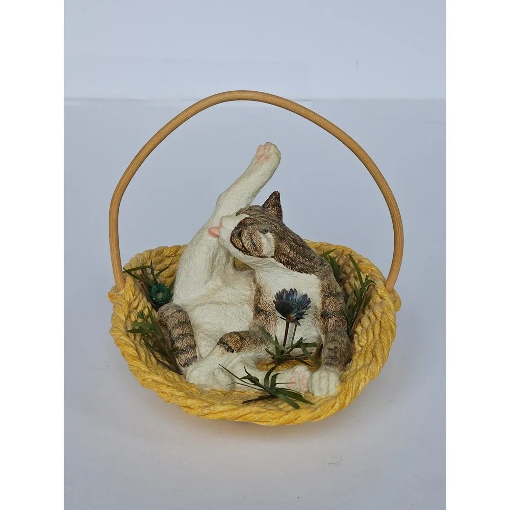 Purrfect Pet Cat Figurine Realistic Marty Sculpture The‎ Primping Place - M1023